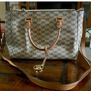 New without tags authentic Michael Kors purse